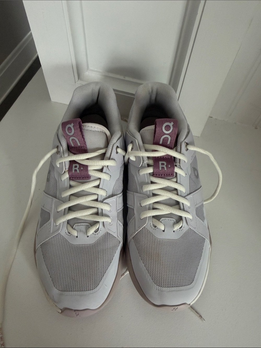 On Cloud The Roger Light Gray & Mauve Tennis Sneakers